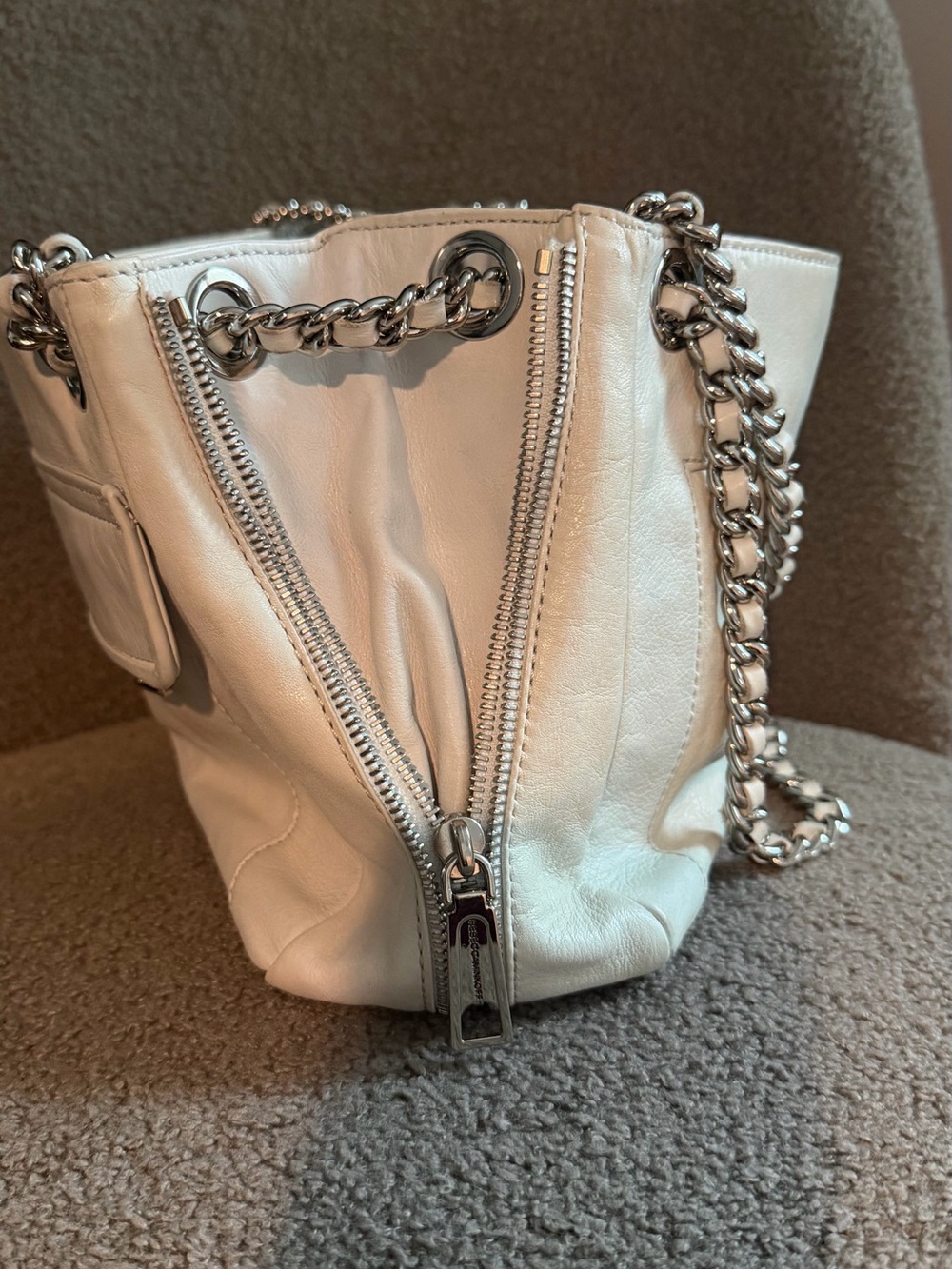 Rebecca Minkoff Cream Leather Shoulder Bag with Silver Chain Straps - Picture 4 of 8
